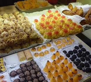 Leckere Auslagen in Confeitaria Nacional