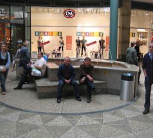 Sitzgelegenheiten gibt es auch im Centro