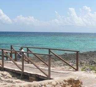 Steg zum Riff beim Schnorchelstop