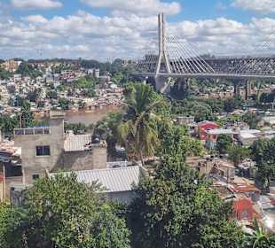 Seilbahnfahrt über Santo Domkngo