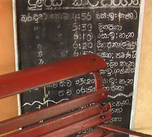 Schild mit den Zeiten