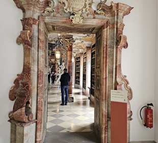 Eingang zum Bibliotheksaal