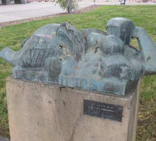 Abstrakte Frauenfigur am Prämonstratenserberg