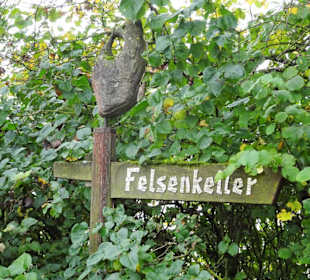 Hinweisschild zum Ebnether Felsenkeller