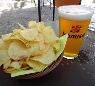 Sardisches Bier vom Fass in der Bar Yesterday