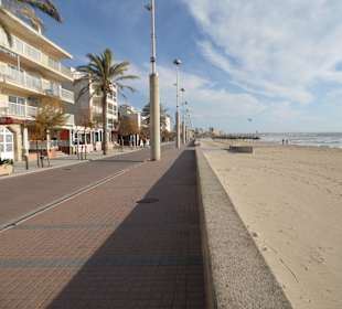 Strand unterhalb des Hotels