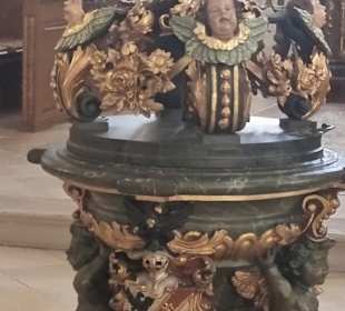 Taufbecken schöne Verzierung