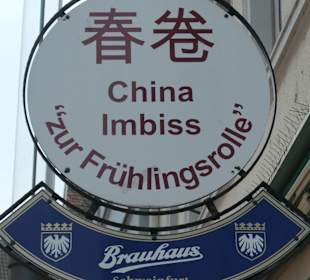 Im China-Imbiss Zur Frühlingsrolle zum Abendessen