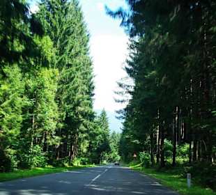 Links nochmalige Parkmöglichkeit