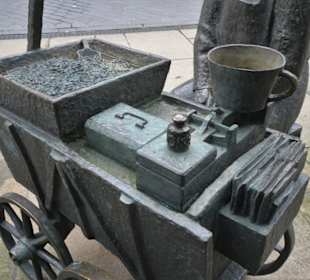 Impressionen vom Denkmal Granatfrau