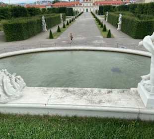 Brunnen im vorderen Bereich