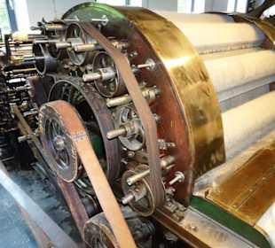 Rundgang durch die Maschinenhalle der Tuchfabrik