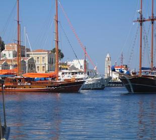 Im Hafen von Symi