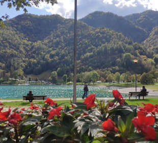 Beim Restaurant und Picknickplatz