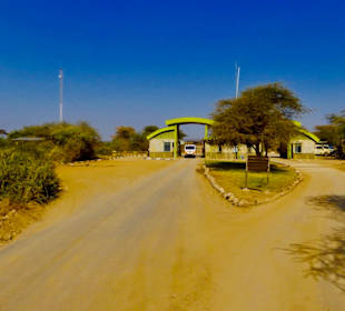 Einfahrt in den Park