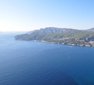 Blick von den Klippen auf das "Grand Bleu"