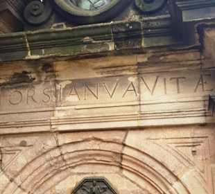 Das einzige Wandgrab mit Sockel