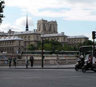 Die zwei Türme der Notre Dame