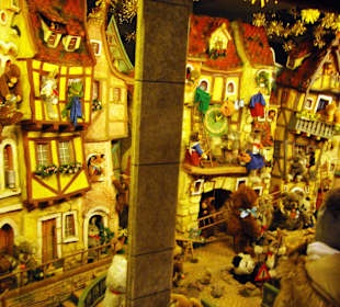 Versch. Puppenstuben mit Stofftieren