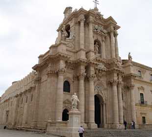 Dom und Athena-Tempel