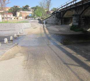 Strasse ohne Brücke