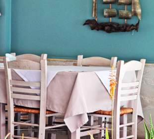 Taverna Pelagos am Strand