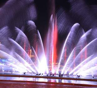 Pokaz świetlny na wodzie