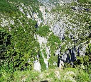 Blick von der Route des Crètes in den Canyon