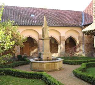 Blick in den Kreuzganggarten