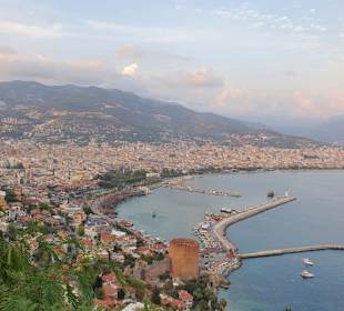 Burg Alanya - Blick auf den Hafen