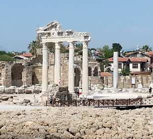 Die alte Tempelanlage von Side