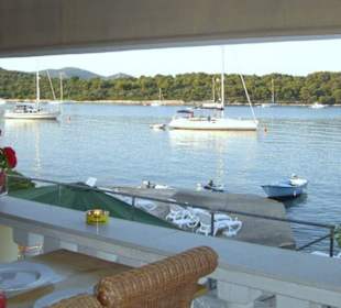 Beim Essen Blick aufs Boot, Anlegestelle Baroni