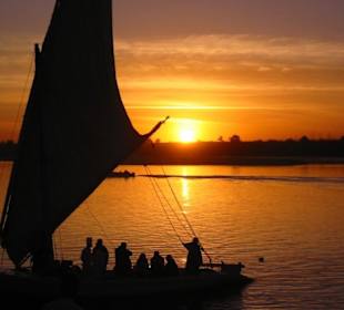 Sonnenuntergang am Nilufer in Luxor