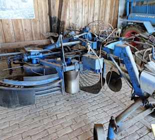 Landwirtschaftliche Geräte im Freilandmuseum