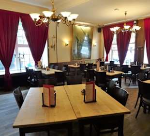 In den Gasträumen "Im Goldenen Ring"