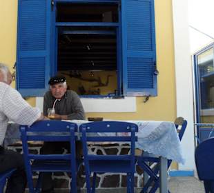 Mittagsruhe in einer Taverne