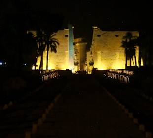Luxor-Tempel by night