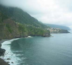 Im Hintergrund der Ort Seixal