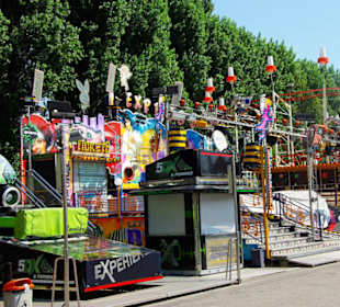 Zur Achterbahn hin gesehen