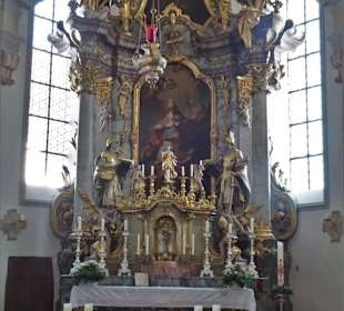 Blick zum Hauptaltar der Kirche St. Nikolaus