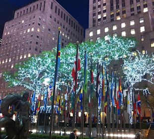 Vor dem Rockefeller Center