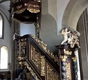 Die reichgeschmückte Kanzel in St. Johannis