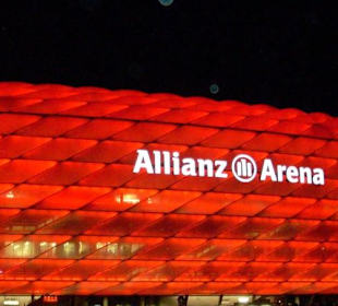Allianz- Arena bei Nacht