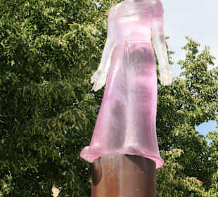 Die Heilige Mechthild von Magdeburg leuchtet lila