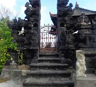 Eingang zum kleinen Tempel