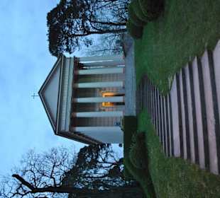 Mausoleum Raczyńskich - wygląda jak Partenon.