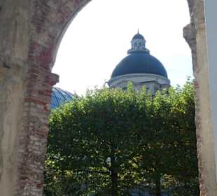 Bayerische Staatskanzlei im Osten vom Hofgarten
