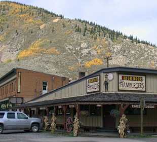 Straße vom Zug zur Hauptstraße