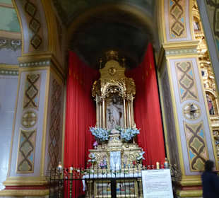 In der Kirche an den Seiten