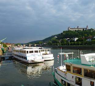 Festung Marienberg mit Schifflände +Alter Kranen